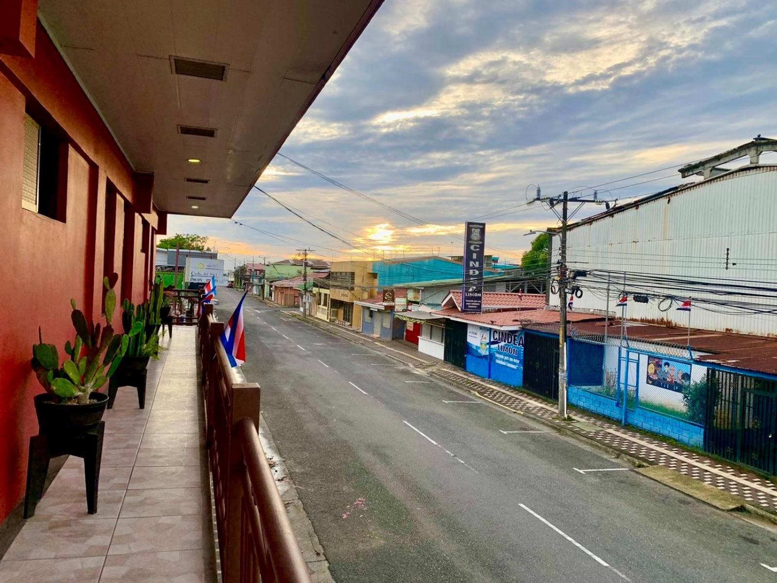 Hotel Costa Del Sol Puerto Limon Exterior foto